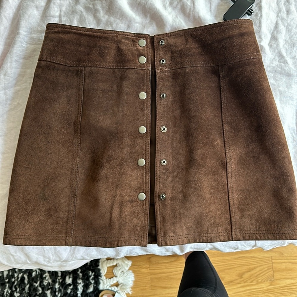 Gorgeous vintage suede button up mini skirt ✌🏼